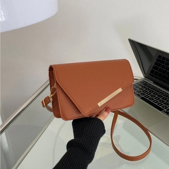 Sleek Beige Crossbody Bag with Gold Accent - Picture 3 of 5